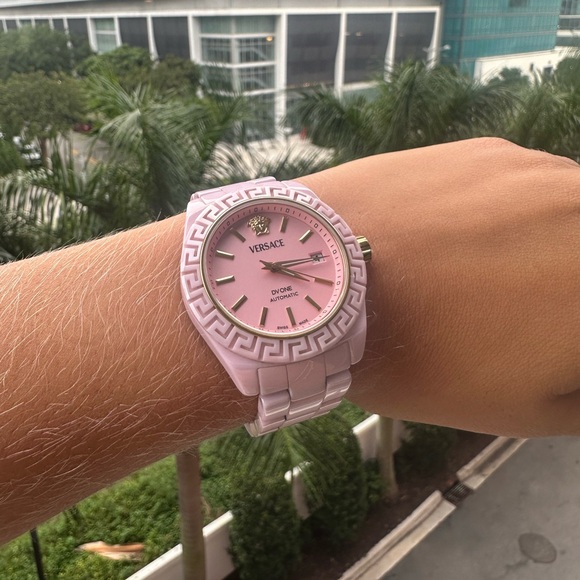 SELL MY AUTOMATIC VERSACE WATCH - Picture 2 of 5